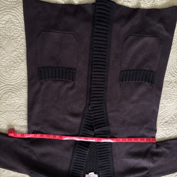 Label + Thread Brand Ladies 100% Merino Wool Cardigan Size Large - Picture 2 of 12